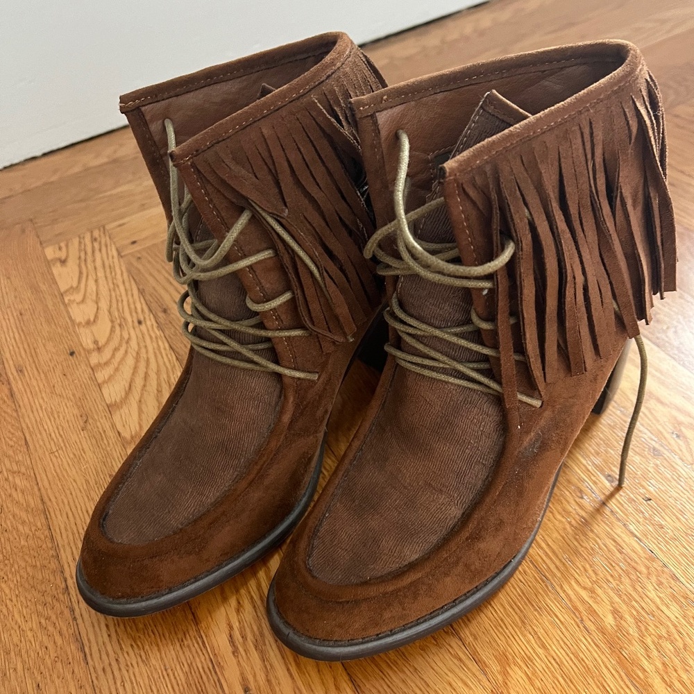 Anthropologie Vanessa Wu Brown Fringe Booties Size 38/8